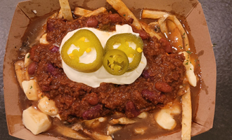 poutine chili con carne par Poutine Factory, Camion de rue / Foodtruck