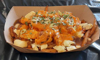poutine poulet au beurre par Poutine Factory, Camion de rue / Foodtruck
